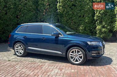 Позашляховик / Кросовер Audi Q7 2018 в 