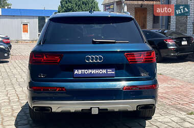 Позашляховик / Кросовер Audi Q7 2018 в 