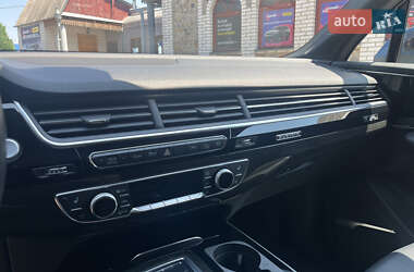 Позашляховик / Кросовер Audi Q7 2018 в 