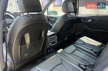 Позашляховик / Кросовер Audi Q7 2018 в 