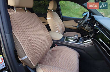 Позашляховик / Кросовер Audi Q7 2021 в 