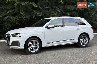 Позашляховик / Кросовер Audi Q7 2022 в 