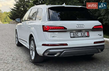 Позашляховик / Кросовер Audi Q7 2022 в 