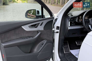 Позашляховик / Кросовер Audi Q7 2022 в 