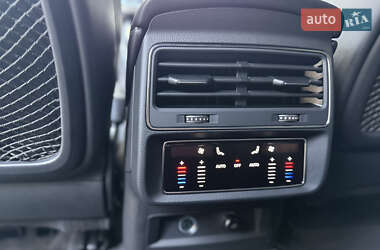 Позашляховик / Кросовер Audi Q7 2022 в 