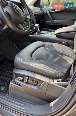 Позашляховик / Кросовер Audi Q7 2015 в 