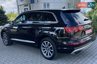 Позашляховик / Кросовер Audi Q7 2018 в 