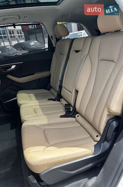 Позашляховик / Кросовер Audi Q7 2025 в 
