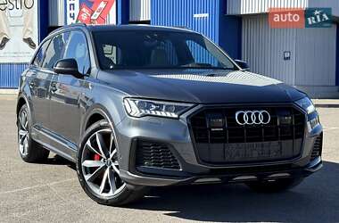Позашляховик / Кросовер Audi Q7 2021 в 