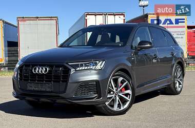 Позашляховик / Кросовер Audi Q7 2021 в 
