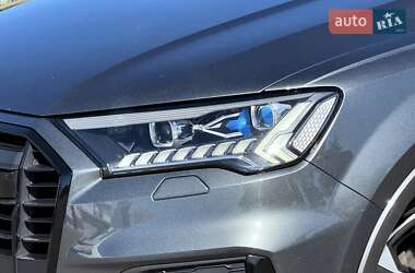 Позашляховик / Кросовер Audi Q7 2021 в 
