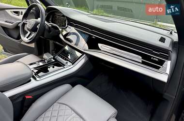 Позашляховик / Кросовер Audi Q7 2021 в 