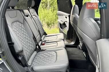 Позашляховик / Кросовер Audi Q7 2021 в 