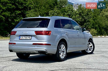 Позашляховик / Кросовер Audi Q7 2018 в 