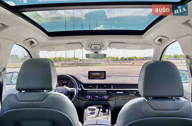 Позашляховик / Кросовер Audi Q7 2018 в 