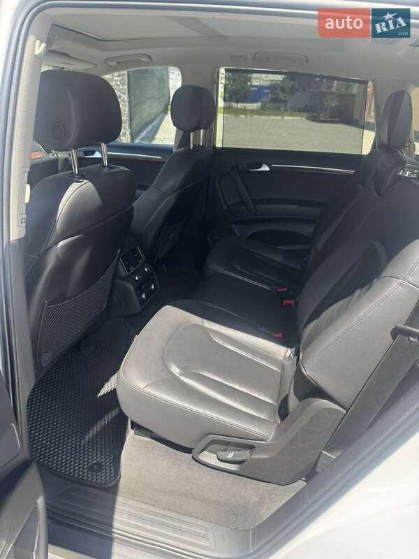Позашляховик / Кросовер Audi Q7 2012 в Чернівцях