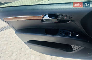 Позашляховик / Кросовер Audi Q7 2012 в 
