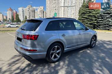 Позашляховик / Кросовер Audi Q7 2018 в 