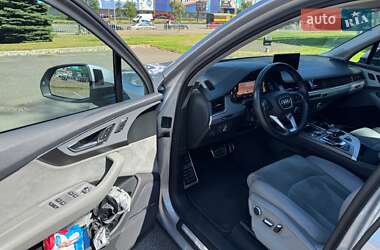Позашляховик / Кросовер Audi Q7 2018 в 