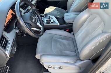 Позашляховик / Кросовер Audi Q7 2018 в 