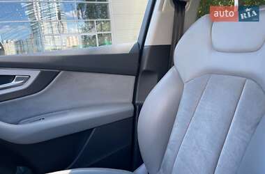 Позашляховик / Кросовер Audi Q7 2018 в 