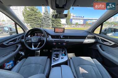 Позашляховик / Кросовер Audi Q7 2018 в 