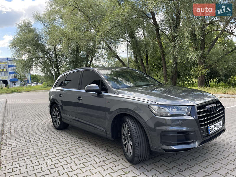Внедорожник / Кроссовер Audi Q7 2017 в Хмельницком