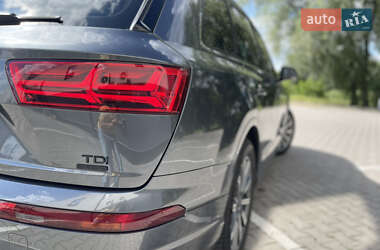 Позашляховик / Кросовер Audi Q7 2017 в 
