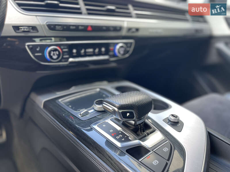 Внедорожник / Кроссовер Audi Q7 2017 в Хмельницком