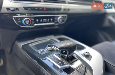Позашляховик / Кросовер Audi Q7 2017 в 