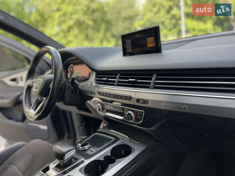 Внедорожник / Кроссовер Audi Q7 2017 в Хмельницком