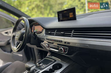Позашляховик / Кросовер Audi Q7 2017 в 