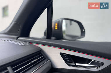 Позашляховик / Кросовер Audi Q7 2017 в 