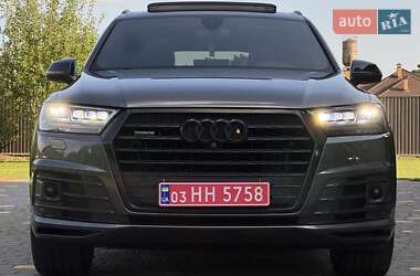Позашляховик / Кросовер Audi Q7 2018 в 