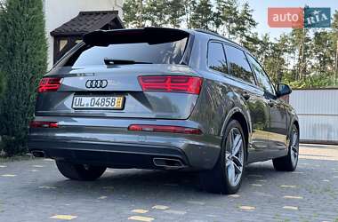 Позашляховик / Кросовер Audi Q7 2018 в 