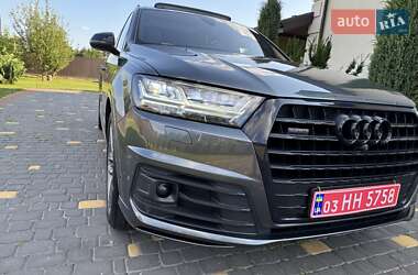 Позашляховик / Кросовер Audi Q7 2018 в 