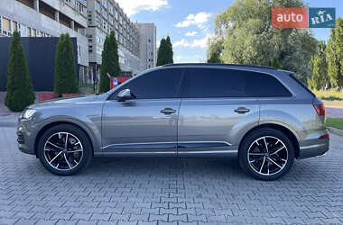 Внедорожник / Кроссовер Audi Q7 2016 в 