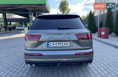 Внедорожник / Кроссовер Audi Q7 2016 в 