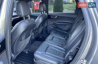 Внедорожник / Кроссовер Audi Q7 2016 в 