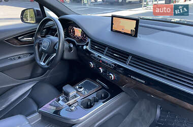 Внедорожник / Кроссовер Audi Q7 2016 в 