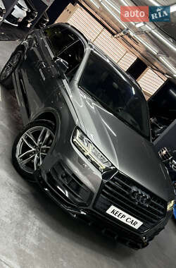 Позашляховик / Кросовер Audi Q7 2016 в 