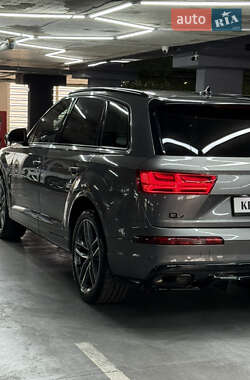 Позашляховик / Кросовер Audi Q7 2016 в 