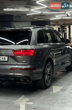 Позашляховик / Кросовер Audi Q7 2016 в 