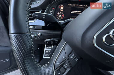 Позашляховик / Кросовер Audi Q7 2018 в 