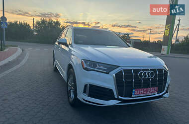Позашляховик / Кросовер Audi Q7 2021 в 