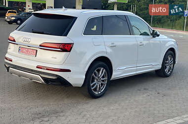 Позашляховик / Кросовер Audi Q7 2021 в 