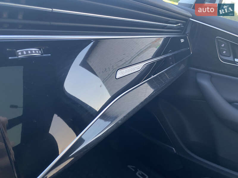 Позашляховик / Кросовер Audi Q7 2021 в Києві