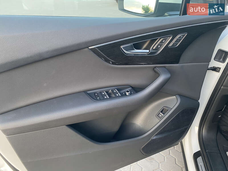 Позашляховик / Кросовер Audi Q7 2021 в Києві