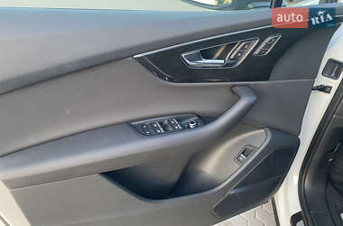 Позашляховик / Кросовер Audi Q7 2021 в 