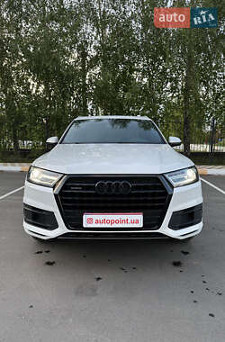 Позашляховик / Кросовер Audi Q7 2018 в 